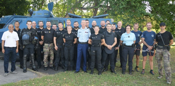 <center>Des ateliers de sensibilisation aux valeurs <br>citoyennes avec les gendarmes pour <br>les marmailles de 1000 Sourires