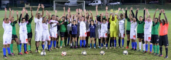 <center> Opération « Foot en VIF » de 1000 Sourires : les clubs féminines de Saint-Paul jouent avec <br>Léa Le Garrec et Airine Fontaine