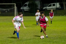 <center> Opération « Foot en VIF » de 1000 Sourires : les clubs féminines de Saint-Paul jouent avec <br>Léa Le Garrec et Airine Fontaine