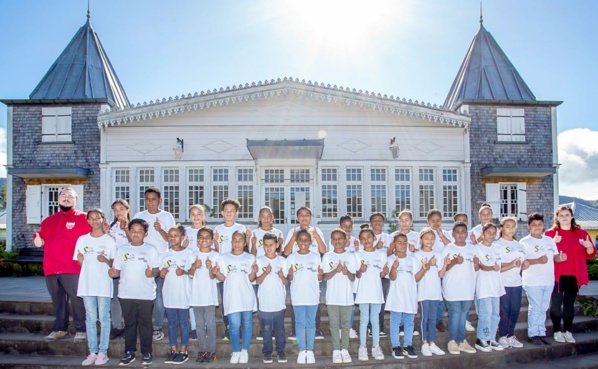 <center>Cueillette de goyaviers et ateliers artistiques au programme des vacances <br> des marmailles de 1000 Sourires <center>Cueillette de goyaviers et ateliers artistiques au programme des vacances <br> des marmailles de 1000 Sourires