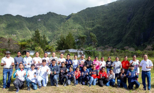 <center>Cueillette de goyaviers et ateliers artistiques au programme des vacances <br> des marmailles de 1000 Sourires <center>Cueillette de goyaviers et ateliers artistiques au programme des vacances <br> des marmailles de 1000 Sourires
