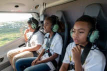 <center> Hélilagon : les marmailles de 1000 Sourires s’envolent  avec Kadidiatou Diani,<br> Fabrice Abriel et Jérémy Morel !