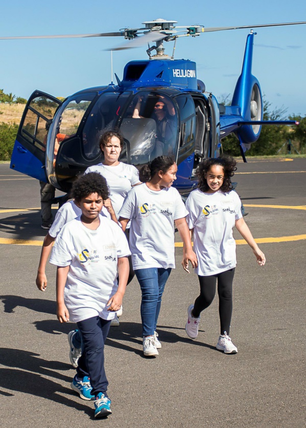 <center> Hélilagon : les marmailles de 1000 Sourires s’envolent  avec Kadidiatou Diani,<br> Fabrice Abriel et Jérémy Morel !