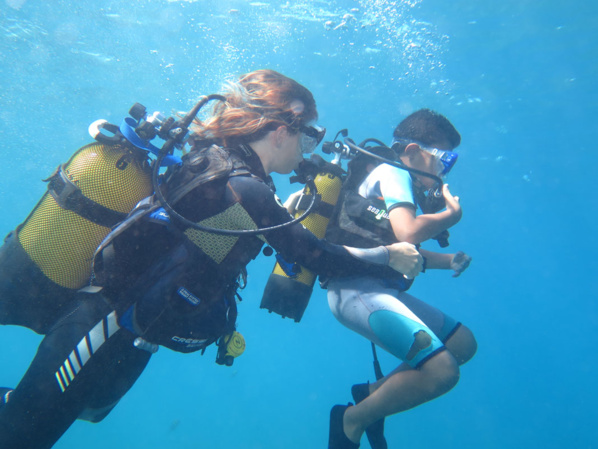 <center>Baptême de plongée inoubliable avec Miss Réunion<br> pour des marmailles porteurs d’hémophilie <center>Baptême de plongée inoubliable avec Miss Réunion<br> pour des marmailles porteurs d’hémophilie