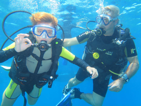 <center>Baptême de plongée inoubliable avec Miss Réunion<br> pour des marmailles porteurs d’hémophilie <center>Baptême de plongée inoubliable avec Miss Réunion<br> pour des marmailles porteurs d’hémophilie