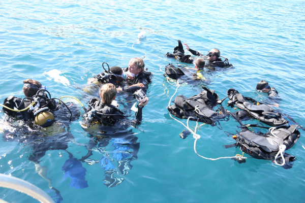 <center>Baptême de plongée inoubliable avec Miss Réunion<br> pour des marmailles porteurs d’hémophilie <center>Baptême de plongée inoubliable avec Miss Réunion<br> pour des marmailles porteurs d’hémophilie