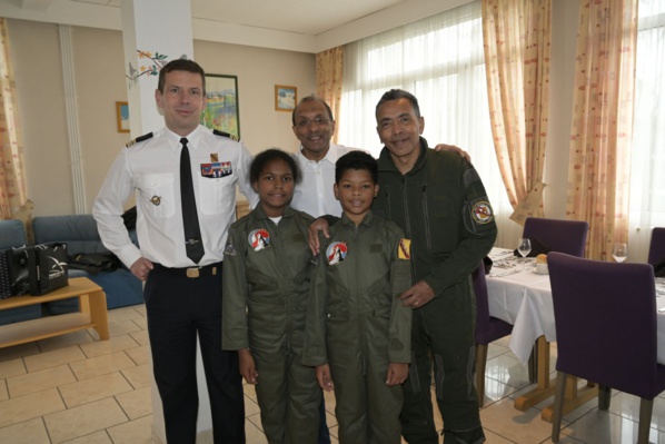 <center>L’Incroyable Noël » de Sara et de Yuri .. Direction Nancy / la Base Aérienne 133 - Ochey <center>L’Incroyable Noël » de Sara et de Yuri .. Direction Nancy / la Base Aérienne 133 - Ochey