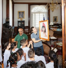<center>300ème opération de l’Association 1000 Sourires :  <br>les marmailles découvrent les coulisses <br> de la Préfecture et d’un Boeing 777 d’Air Austral