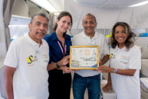 <center>300ème opération de l’Association 1000 Sourires :  <br>les marmailles découvrent les coulisses <br> de la Préfecture et d’un Boeing 777 d’Air Austral