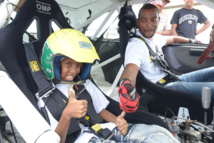 <center>Les VIM  de 1000 Sourires  découvrent le Rallye <br>avec le champion Malik Unia  et Miss Réunion