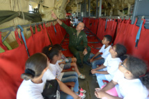 <CENTER>Journée citoyenne au Détachement Air 181 <BR>pour les marmailles de 1000 Sourires <CENTER>Journée citoyenne au Détachement Air 181 <BR>pour les marmailles de 1000 Sourires