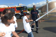 <CENTER>Journée citoyenne au Détachement Air 181 <BR>pour les marmailles de 1000 Sourires <CENTER>Journée citoyenne au Détachement Air 181 <BR>pour les marmailles de 1000 Sourires