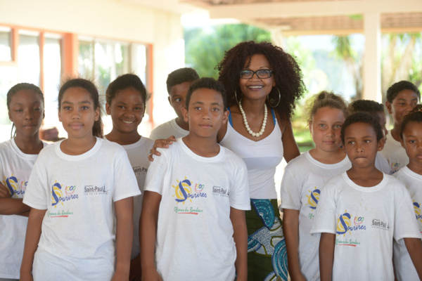 <CENTER>Journée citoyenne au Détachement Air 181 <BR>pour les marmailles de 1000 Sourires <CENTER>Journée citoyenne au Détachement Air 181 <BR>pour les marmailles de 1000 Sourires