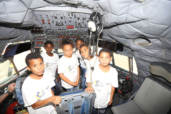 <CENTER>Journée citoyenne au Détachement Air 181 <BR>pour les marmailles de 1000 Sourires <CENTER>Journée citoyenne au Détachement Air 181 <BR>pour les marmailles de 1000 Sourires