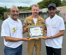 <center> Magie de Noël : le pilote de Rafale Bertrand « Bubu » Butin émerveille les marmailles de 1000 Sourires <center> Magie de Noël : le pilote de Rafale Bertrand « Bubu » Butin émerveille les marmailles de 1000 Sourires