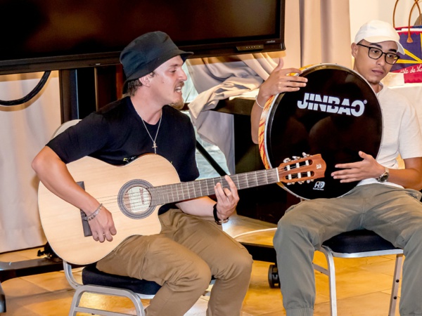 <center>Une journée 5 étoiles au Palm Hôtel <br>pour les marmailles de 1000 Sourires avec <br>un MOF et un pâtissier-chocolatier du Bristol <center>Une journée 5 étoiles au Palm Hôtel <br>pour les marmailles de 1000 Sourires avec <br>un MOF et un pâtissier-chocolatier du Bristol
