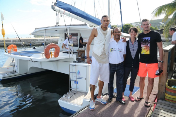 <center>Nicolas Douchez, le cadeau de 1000 Sourires à la Réunion