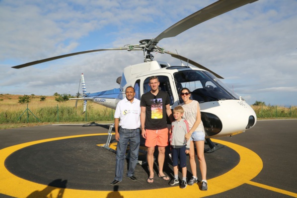 <center>Nicolas Douchez, le cadeau de 1000 Sourires à la Réunion