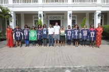 <center>Après les petits, Douchez régale les grands <center>Après les petits, Douchez régale les grands