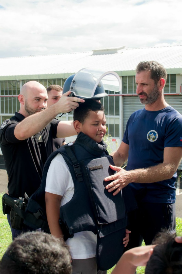 <center>Une belle aventure citoyenne avec la Gendarmerie de la Réunion et des surprises <br>pour les marmailles de 1000 Sourires