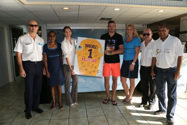 <center>Nicolas Douchez à la Réunion <br> sur invitation de 1000 Sourires <center>Nicolas Douchez à la Réunion <br> sur invitation de 1000 Sourires