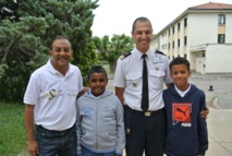 <center> Mardi 19 mai 2015 : Dans le Salon privé de la Base 701 <center> Mardi 19 mai 2015 : Dans le Salon privé de la Base 701