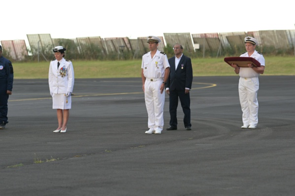 <center>Le président de l’Association 1000 Sourires Ibrahim Ingar  décoré de la médaille d’or des réservistes volontaires de défense et de sécurité intérieure <center>Le président de l’Association 1000 Sourires Ibrahim Ingar  décoré de la médaille d’or des réservistes volontaires de défense et de sécurité intérieure