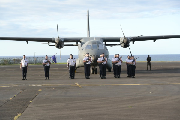 <center>Le président de l’Association 1000 Sourires Ibrahim Ingar  décoré de la médaille d’or des réservistes volontaires de défense et de sécurité intérieure <center>Le président de l’Association 1000 Sourires Ibrahim Ingar  décoré de la médaille d’or des réservistes volontaires de défense et de sécurité intérieure