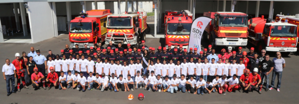 <center>Journée citoyenne  pour les VIM de 1000 Sourires <br>  avec les pompiers du SDIS et Miss Réunion 2015