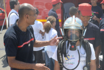 <center>Journée citoyenne  pour les VIM de 1000 Sourires <br>  avec les pompiers du SDIS et Miss Réunion 2015