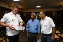 <CENTER>La Ville de Saint-Paul honore Nicolas Douchez, gardien du PSG <CENTER>La Ville de Saint-Paul honore Nicolas Douchez, gardien du PSG