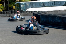 <center>Association 1000 Sourires : les marmailles s’initient au karting avec des champions de La Réunion