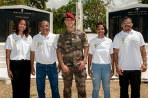 <center>Une journée d'aventures avec les militaires du<br> 2e RPIMa pour les marmailles de 1000 Sourires avec les parrains de l’opération : Moustache Kréol, le journal d’Une Bridée et Cécile Agathe <center>Une journée d'aventures avec les militaires du<br> 2e RPIMa pour les marmailles de 1000 Sourires avec les parrains de l’opération : Moustache Kréol, le journal d’Une Bridée et Cécile Agathe