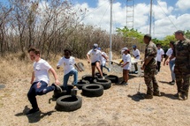<center>Une journée d'aventures avec les militaires du<br> 2e RPIMa pour les marmailles de 1000 Sourires avec les parrains de l’opération : Moustache Kréol, le journal d’Une Bridée et Cécile Agathe <center>Une journée d'aventures avec les militaires du<br> 2e RPIMa pour les marmailles de 1000 Sourires avec les parrains de l’opération : Moustache Kréol, le journal d’Une Bridée et Cécile Agathe