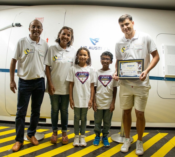 <center>13000 Sourires : un Noël inoubliable avec Air Austral  et Louis Bielle-Biarrey, nouveau Parrain de 1000 Sourires