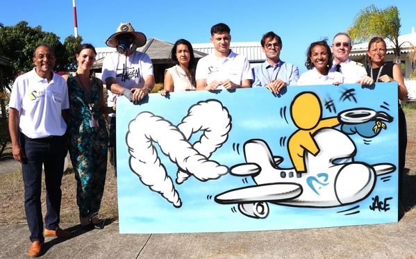 <center>13000 Sourires : un Noël inoubliable avec Air Austral  et Louis Bielle-Biarrey, nouveau Parrain de 1000 Sourires