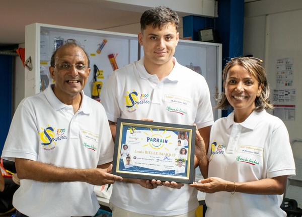 <center>13000 Sourires : un Noël inoubliable avec Air Austral  et Louis Bielle-Biarrey, nouveau Parrain de 1000 Sourires