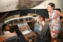 <center>Les marmailles de 1000 Sourires réalisent une fresque de plus de 5000 bouchons pour Air Austral <center>Les marmailles de 1000 Sourires réalisent une fresque de plus de 5000 bouchons pour Air Austral