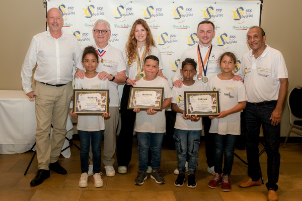 <center>Une journée 5 étoiles au Palm Hôtel pour<br> les marmailles de 1000 Sourires avec un MOF, <br>un pâtissier-chocolatier et une championne du monde de coiffure <center>Une journée 5 étoiles au Palm Hôtel pour<br> les marmailles de 1000 Sourires avec un MOF, <br>un pâtissier-chocolatier et une championne du monde de coiffure