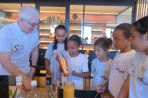 <center>Une journée 5 étoiles au Palm Hôtel pour<br> les marmailles de 1000 Sourires avec un MOF, <br>un pâtissier-chocolatier et une championne du monde de coiffure