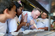 <center>Une journée 5 étoiles au Palm Hôtel pour<br> les marmailles de 1000 Sourires avec un MOF, <br>un pâtissier-chocolatier et une championne du monde de coiffure