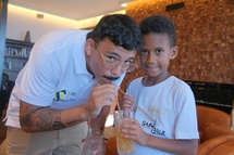 <center>Une journée 5 étoiles au Palm Hôtel pour<br> les marmailles de 1000 Sourires avec un MOF, <br>un pâtissier-chocolatier et une championne du monde de coiffure <center>Une journée 5 étoiles au Palm Hôtel pour<br> les marmailles de 1000 Sourires avec un MOF, <br>un pâtissier-chocolatier et une championne du monde de coiffure