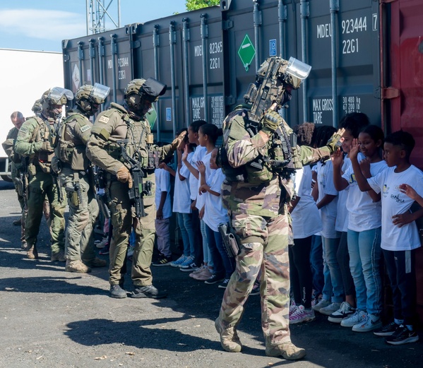 <center>Une belle aventure citoyenne avec la Gendarmerie de la Réunion  pour les marmailles de 1000 Sourires