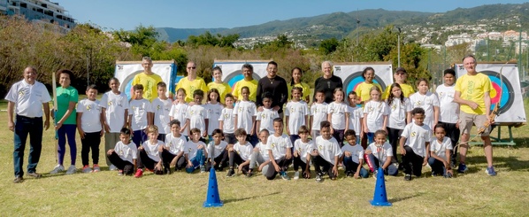 <center>Tir à l’arc : immersion au Club des Archers de Saint-Denis pour les marmailles de 1000 Sourires <center>Tir à l’arc : immersion au Club des Archers de Saint-Denis pour les marmailles de 1000 Sourires