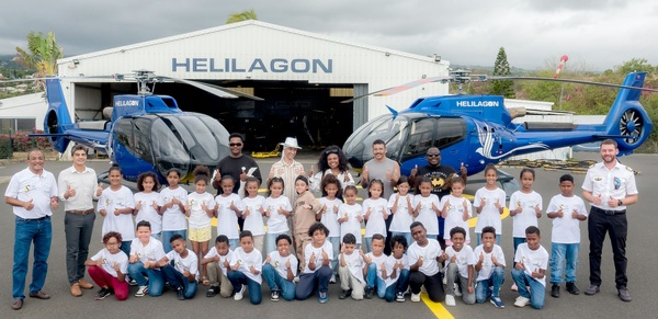 <center>Des artistes réunionnais aux côtés des marmailles de 1000 Sourires pour un baptême de l’air <BR>avec Hélilagon
