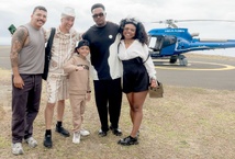 <center>Des artistes réunionnais aux côtés des marmailles de 1000 Sourires pour un baptême de l’air <BR>avec Hélilagon <center>Des artistes réunionnais aux côtés des marmailles de 1000 Sourires pour un baptême de l’air <BR>avec Hélilagon