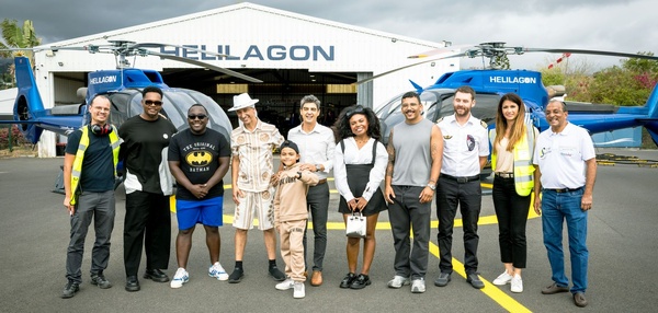 <center>Des artistes réunionnais aux côtés des marmailles de 1000 Sourires pour un baptême de l’air <BR>avec Hélilagon