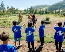 <center>Les marmailles de 1000 Sourires plongent dans l’univers  de l’émission “Mascarena” <br>à la Plaine des Cafres