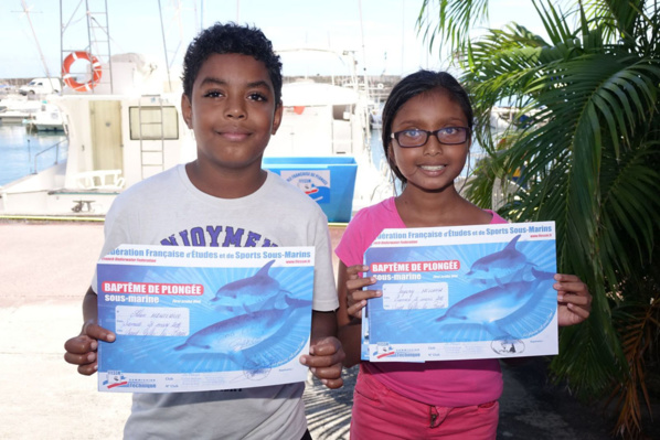 <center>Baptême de plongée sous-marine <br>pour une vingtaine de VIM de Savannah <center>Baptême de plongée sous-marine <br>pour une vingtaine de VIM de Savannah