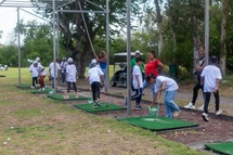 1000 Sourires offre un beau cadeau de Noël <br> aux enfants : une initiation au golf avec <br>Moustache Kréol, Adriana Ftn et Taëron 1000 Sourires offre un beau cadeau de Noël <br> aux enfants : une initiation au golf avec <br>Moustache Kréol, Adriana Ftn et Taëron